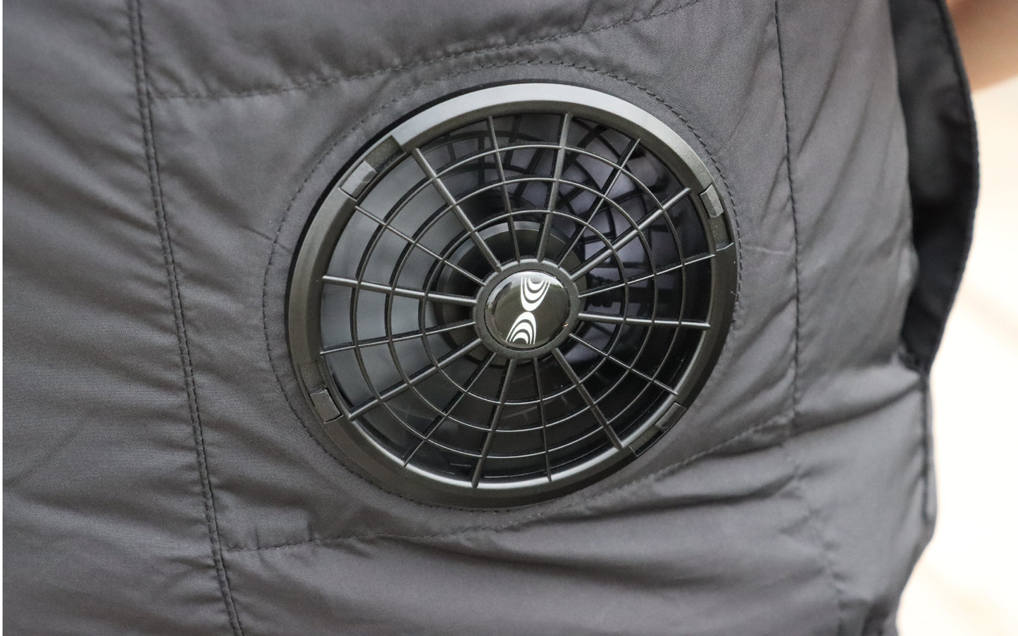 Waterproof, fan-equipped air-conditioned clothing for fishing