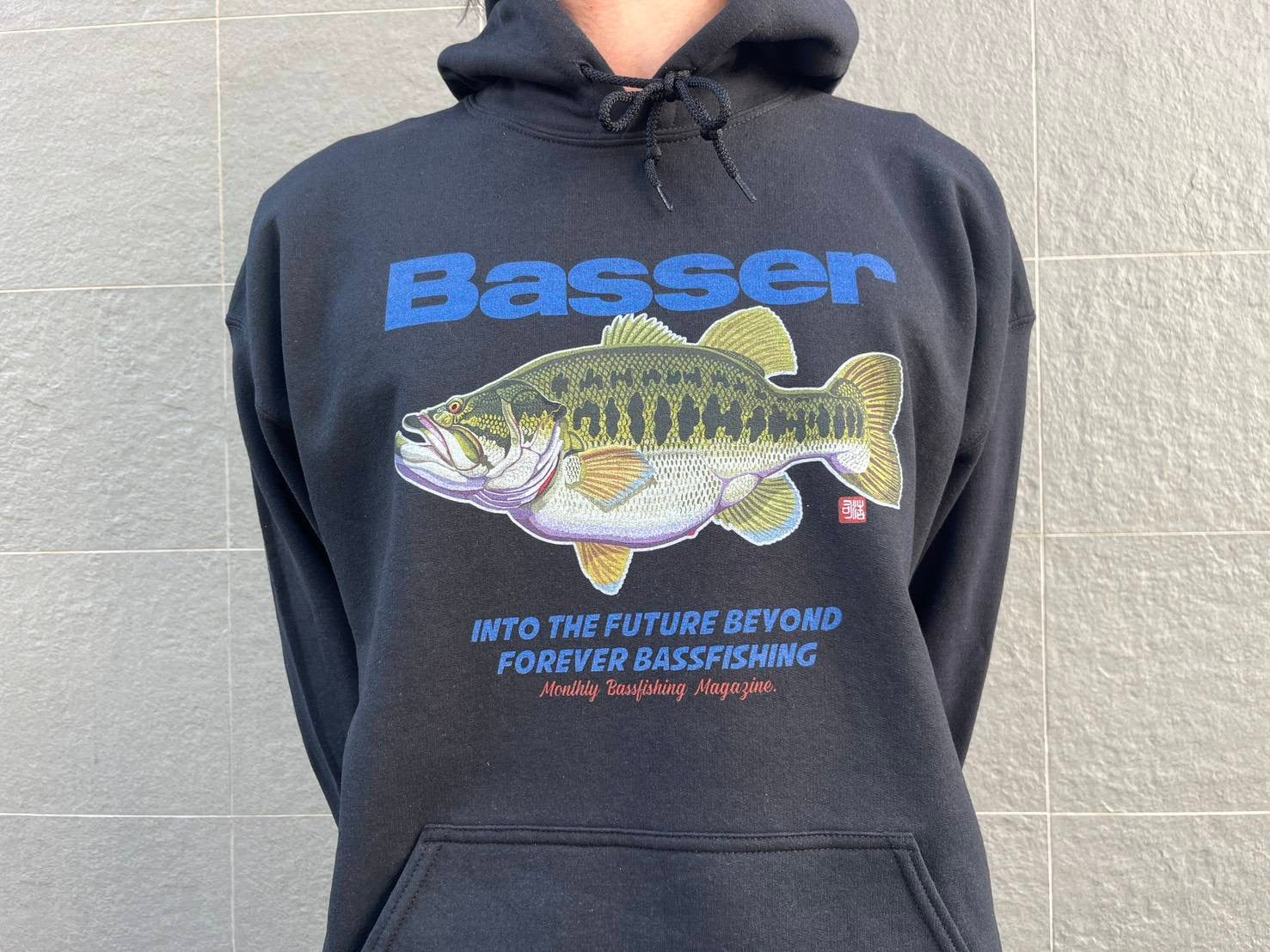 Basser HOODIE フルカラープリント by 八百板浩司 – JAPAN ANGLERS STORE